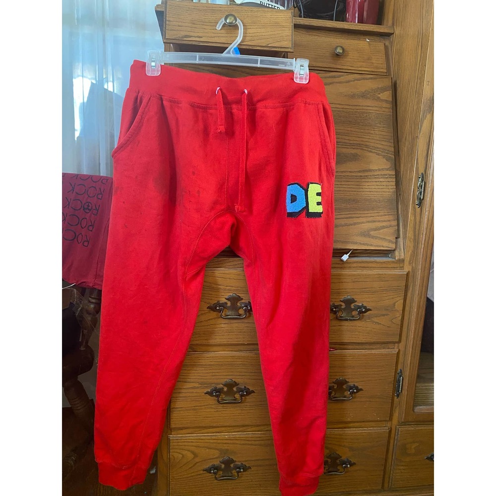 DE red xl men’s sweats